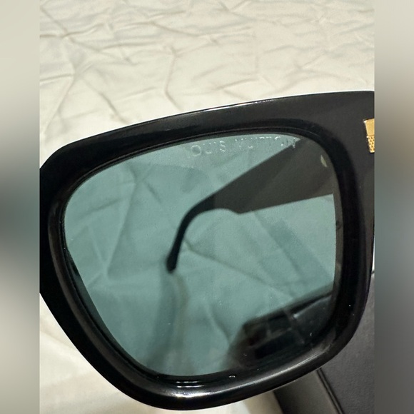 New Authentic 100% Q
Z1496E
IV Escape Square
Sunglasses - Picture 7 of 16